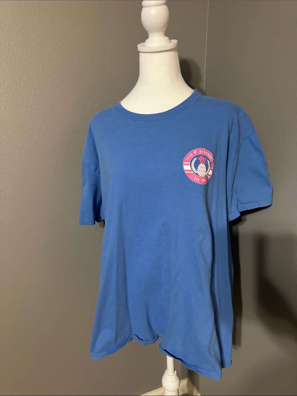 Blue Pineapple Graphic ladies T-Shirt, size XL. Pet/smoke free home 100% cotton